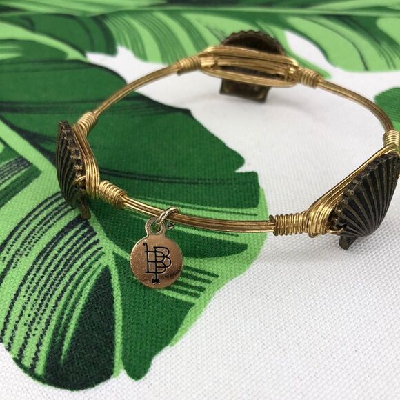 Bourbon and Bowties Seashell Gold Wire Bracelet OS - Picture 2 of 12